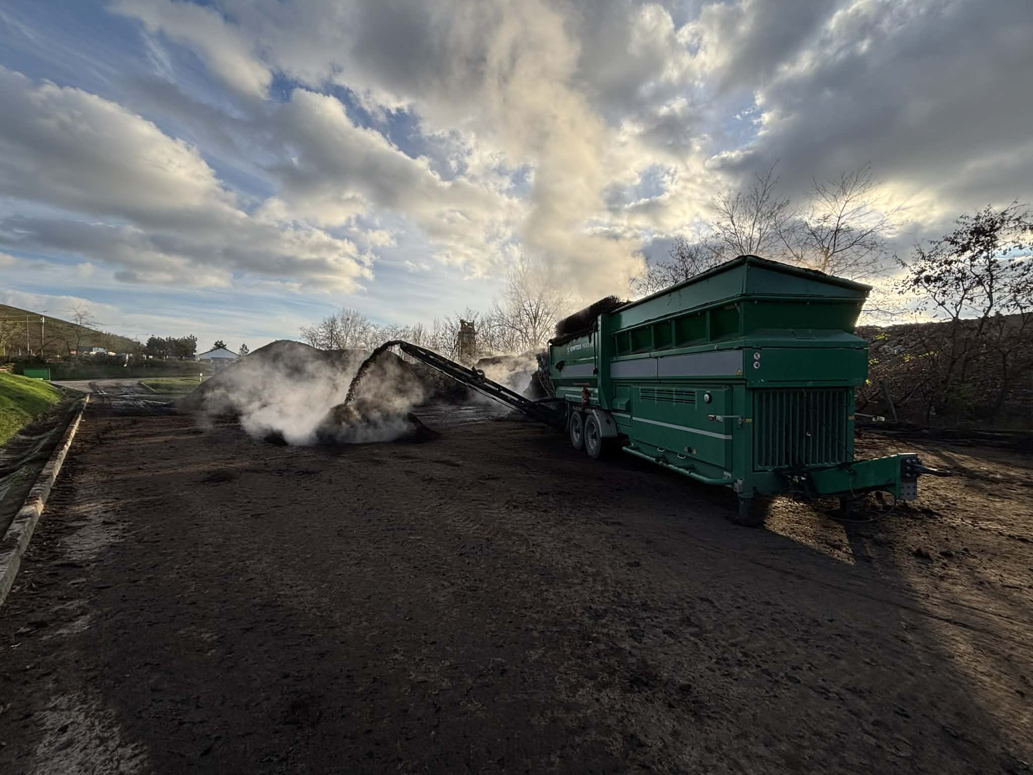 Třídění zeminy a kompostu